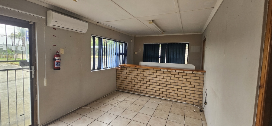 To Let Commercial Property for Rent in Beacon Bay North Eastern Cape